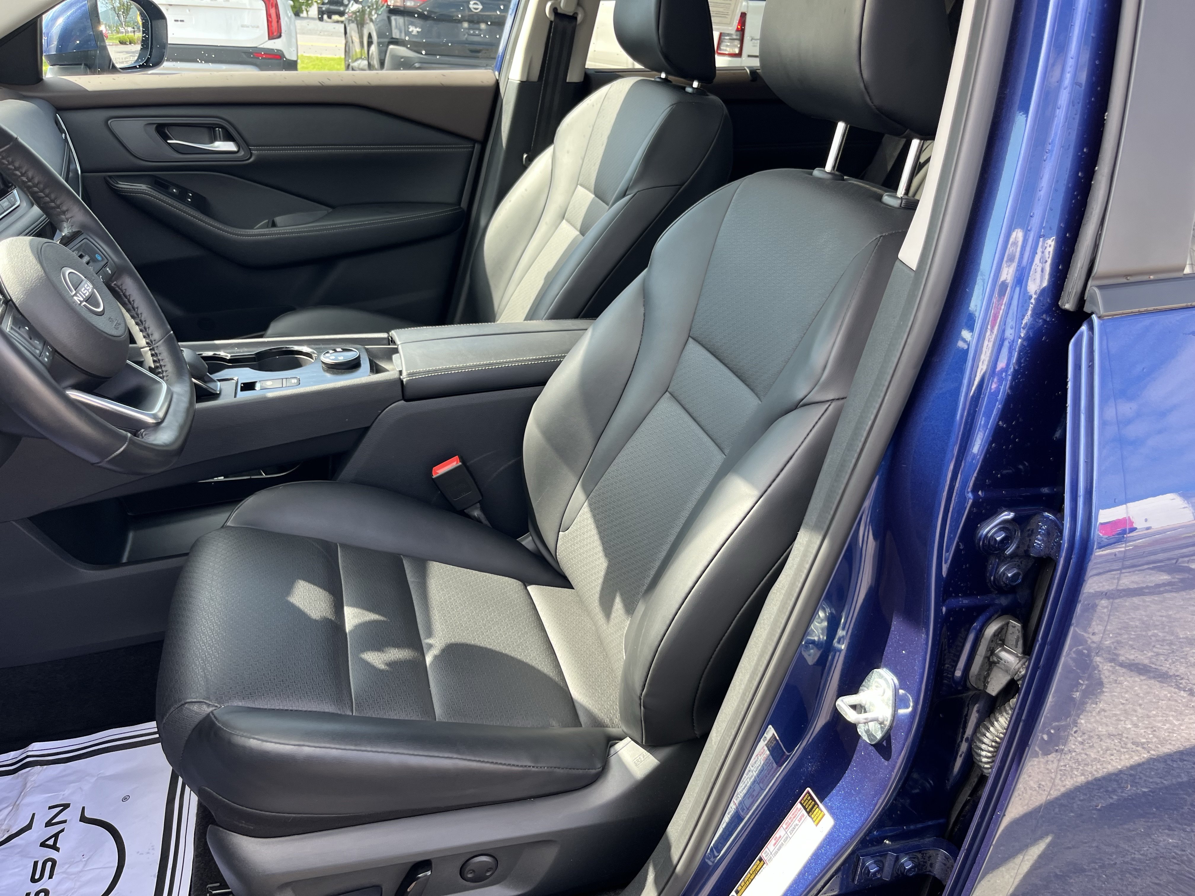Used 2023 Nissan Rogue SV w/ SV Premium B Package AWD/4WD image 16