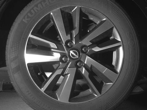 Used 2025 Nissan Versa SV image 15