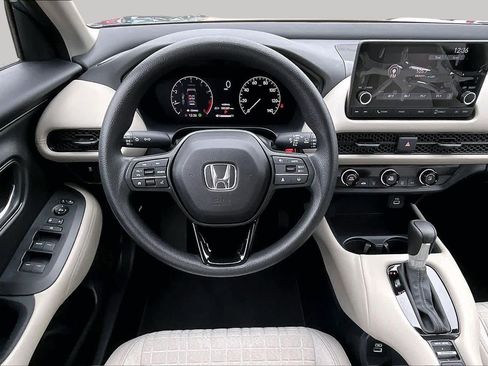 Used 2023 Honda HR-V LX image 6