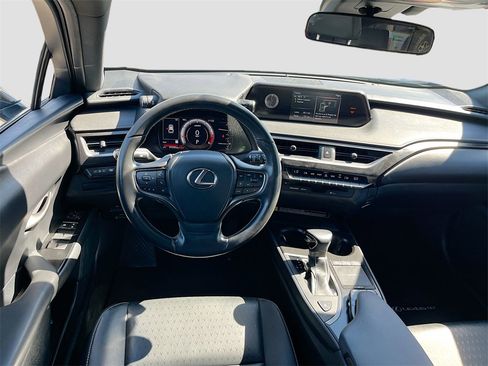 Used 2022 Lexus UX 200 image 21