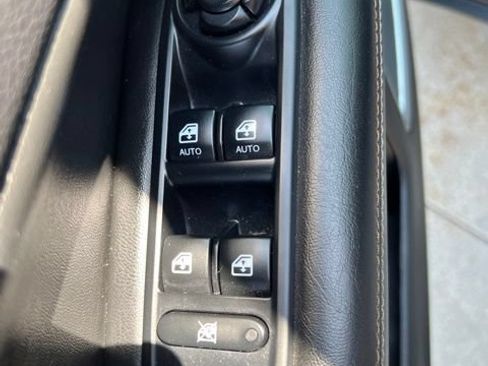 Certified 2019 Jeep Compass Latitude w/ Popular Equipment Group AWD/4WD image 16