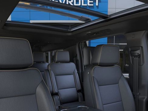 New 2025 Chevrolet Suburban Premier image 39