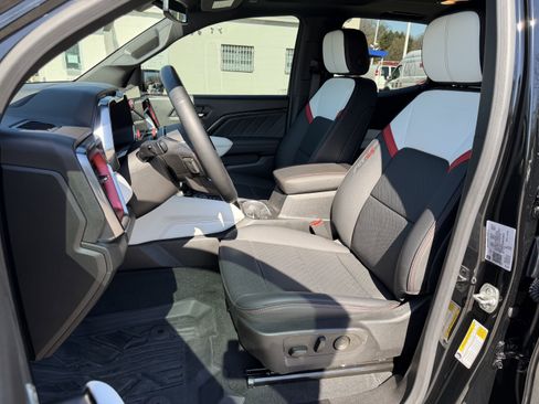 Used 2024 GMC Canyon AT4X image 14