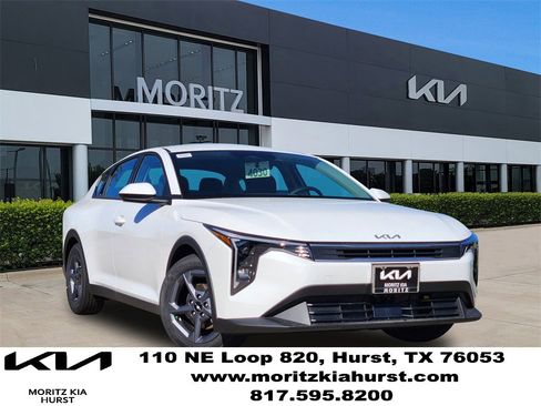 New 2025 Kia K4 LXS image 1