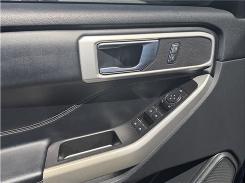Used 2020 Ford Explorer XLT w/ Equipment Group 202A AWD/4WD image 13