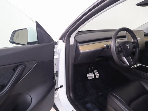 Used 2022 Tesla Model Y Performance image 49