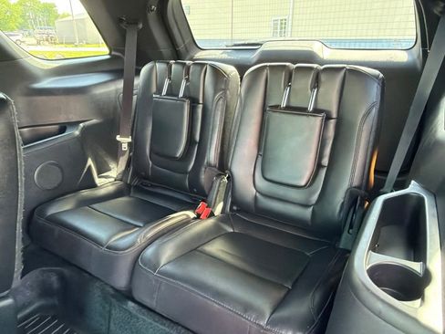 Used 2016 Ford Explorer XLT w/ Equipment Group 202A AWD/4WD image 14