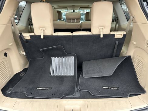 Used 2018 Nissan Pathfinder Platinum image 19