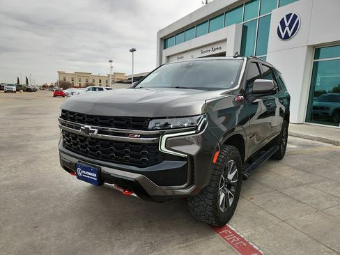 Used 2021 Chevrolet Tahoe Z71 w/ Luxury Package image 3