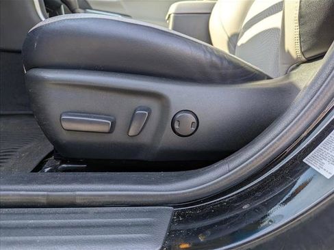 Used 2016 Toyota Camry SE image 11