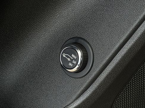 Used 2022 Chevrolet Blazer LT FWD image 21