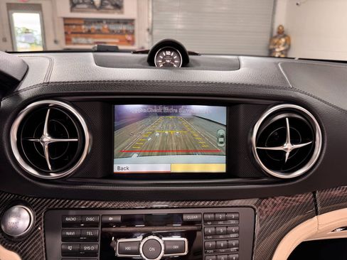 Used 2013 Mercedes-Benz SL 63 AMG image 24