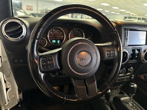 Used 2016 Jeep Wrangler Unlimited Rubicon w/ Connectivity Group AWD/4WD image 33
