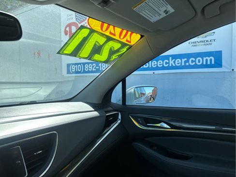 Used 2020 Buick Enclave Essence image 38