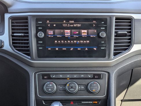 Used 2021 Volkswagen Atlas Cross Sport SE image 19