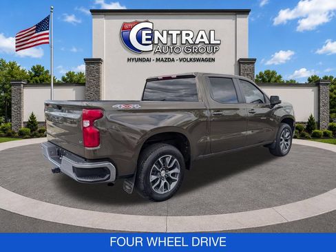 Used 2023 Chevrolet Silverado 1500 LT AWD/4WD image 8