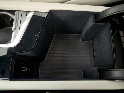 Used 2024 Volvo XC90 B5 Core AWD/4WD image 73