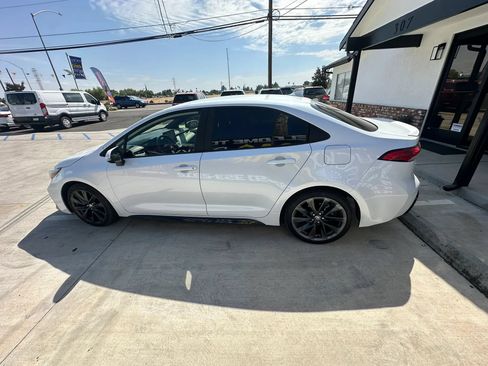 Used 2025 Toyota Corolla SE FWD image 13
