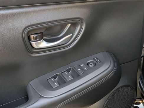 Used 2025 Honda HR-V LX image 13