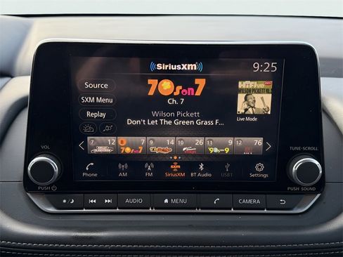 Used 2024 Nissan Rogue SV w/ SV Premium Package image 11