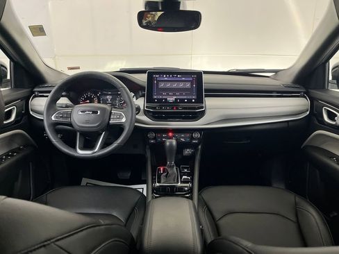 Used 2025 Jeep Compass Limited image 32