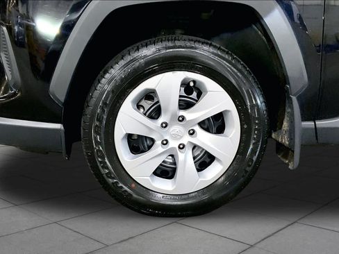 Used 2025 Toyota RAV4 LE AWD/4WD image 11