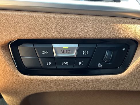 New 2025 BMW 330i Sedan w/ M Sport Package image 15