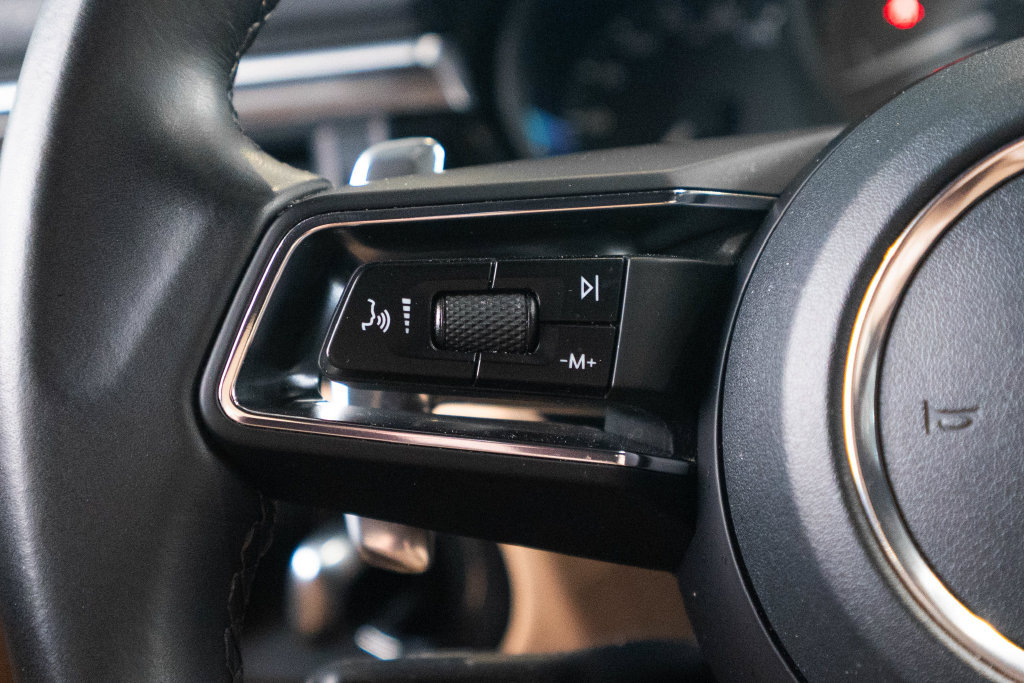 Certified 2023 Porsche Macan S AWD/4WD image 33