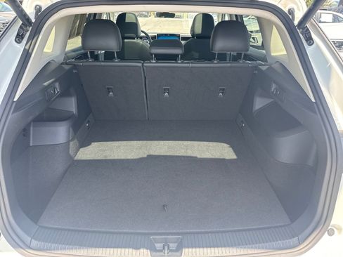 Certified 2025 Volkswagen Tiguan SE w/ Panoramic Sunroof Package AWD/4WD image 24