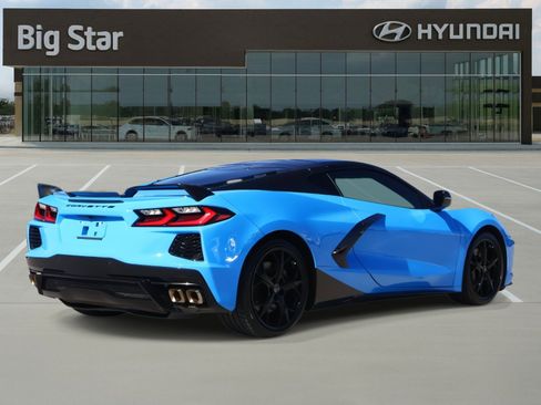 Used 2022 Chevrolet Corvette Stingray Coupe w/ Z51 Performance Package image 4