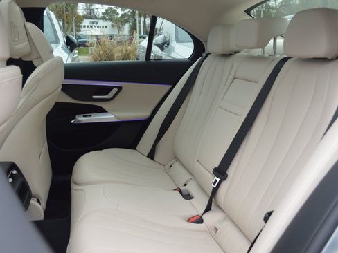 Used 2025 Mercedes-Benz E 350 Sedan image 31