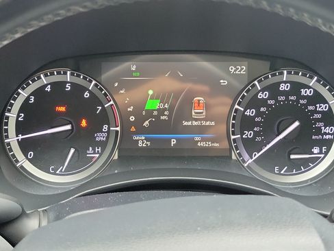 Used 2022 Toyota Highlander XLE FWD image 32