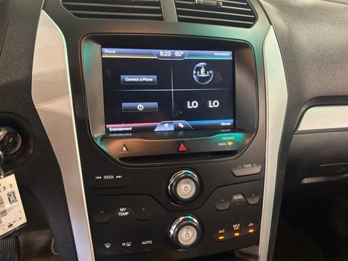 Used 2014 Ford Explorer XLT w/ Equipment Group 201A FWD image 21