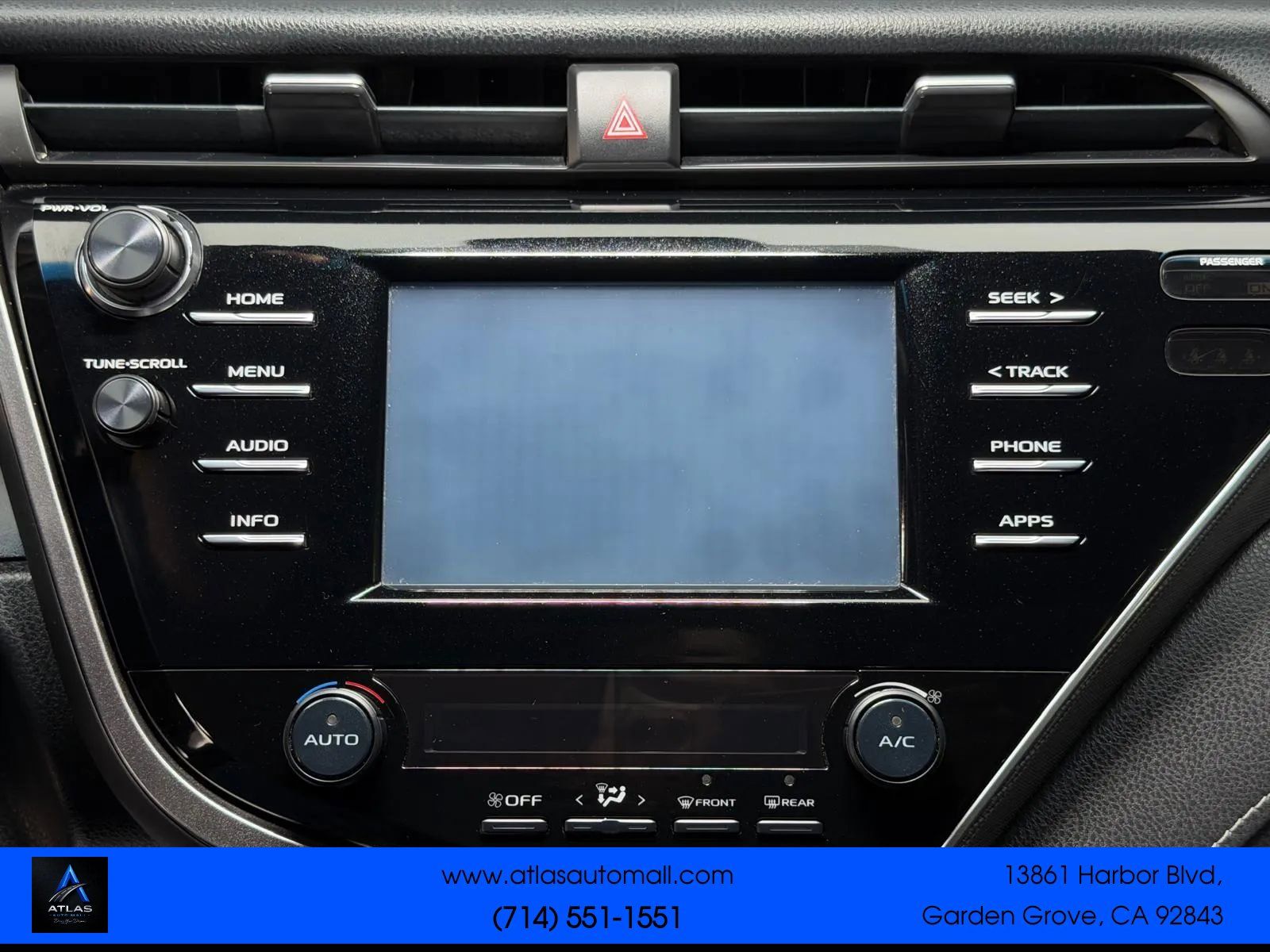 Used 2018 Toyota Camry SE w/ Moonroof Package FWD image 33