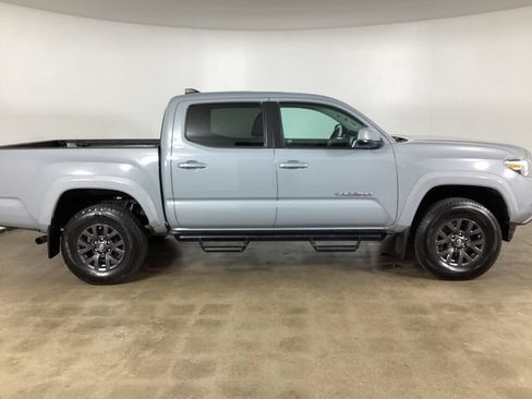 Used 2020 Toyota Tacoma SR5 AWD/4WD image 5