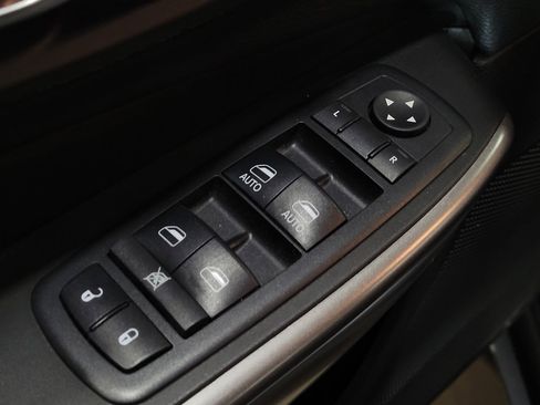Used 2019 Jeep Cherokee Limited w/ Technology Group AWD/4WD image 27