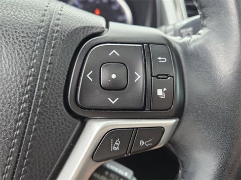 Used 2018 Toyota Highlander XLE image 29