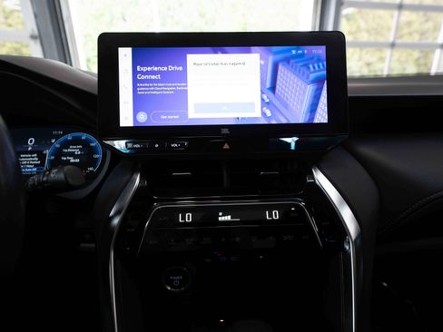Used 2023 Toyota Venza Limited AWD/4WD image 17