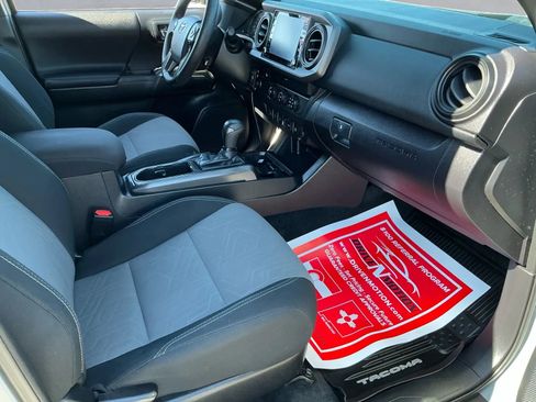 Used 2020 Toyota Tacoma TRD Sport image 19