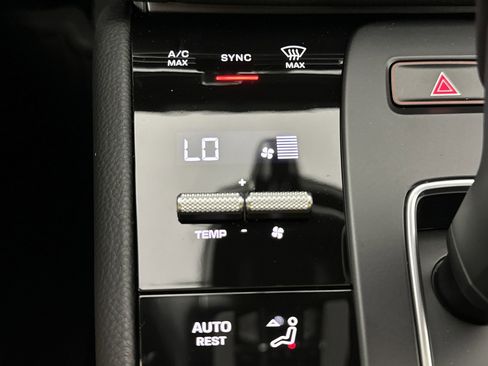 Certified 2025 Porsche Macan image 19