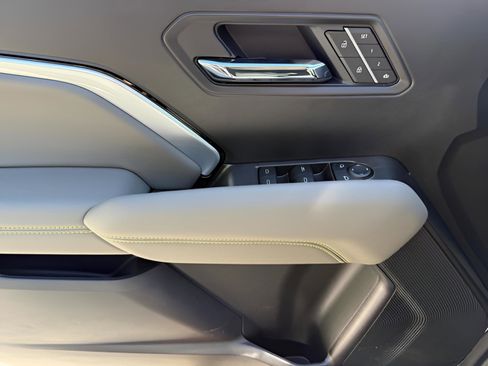 New 2026 Chevrolet Colorado ZR2 w/ Technology Package image 15