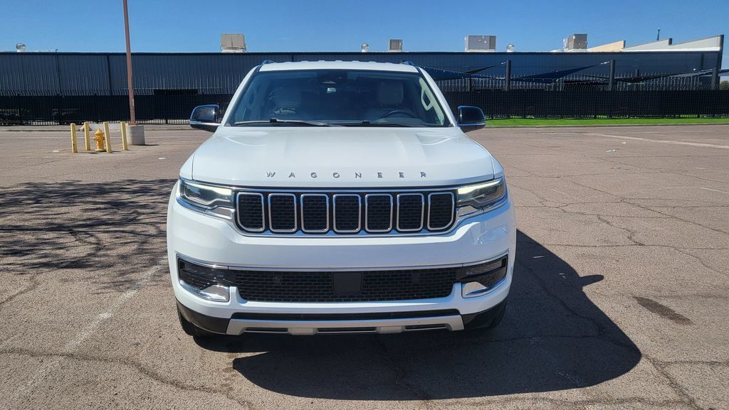 Used 2024 Jeep Wagoneer L Series II w/ Flexible Seating Group RWD image 3