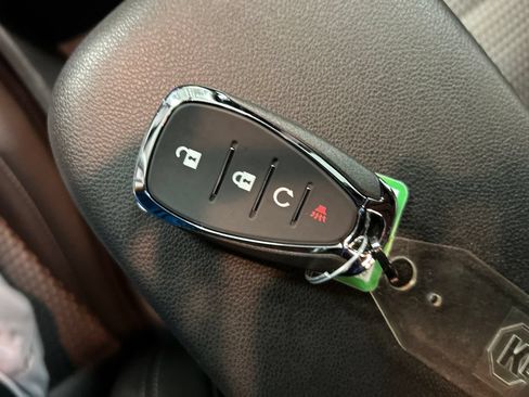 Used 2025 Chevrolet Trax LT FWD image 21