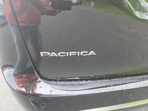 New 2027 Chrysler Pacifica Select FWD image 22