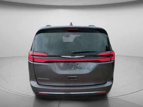 Used 2021 Chrysler Pacifica Touring-L FWD image 7