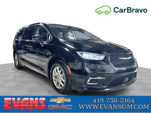 Used 2024 Chrysler Pacifica Touring-L image 1
