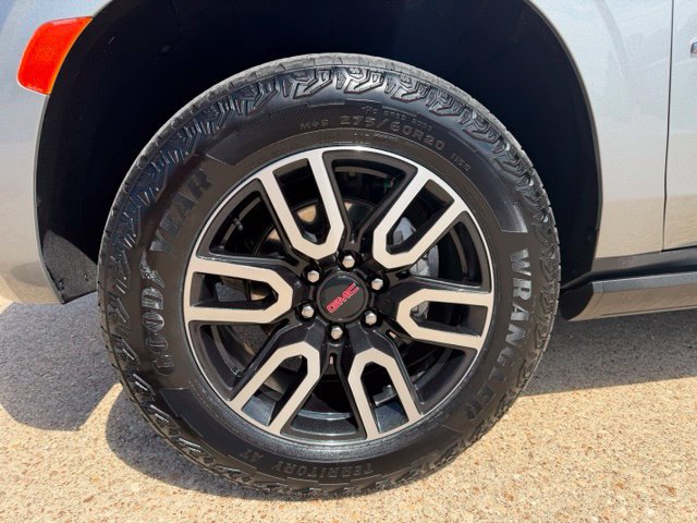 Used 2024 GMC Yukon AT4 w/ Technology Package AWD/4WD image 7