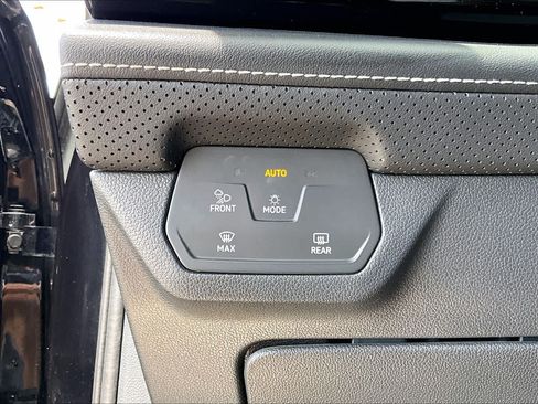 Used 2024 Volkswagen Atlas SE FWD image 33