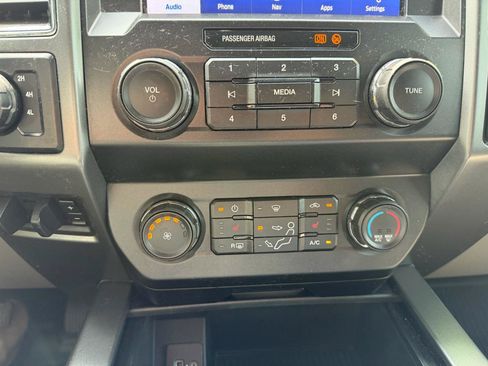 Used 2020 Ford F250 XLT w/ XLT Premium Package AWD/4WD image 38