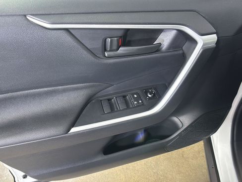 Used 2025 Toyota RAV4 LE AWD/4WD image 27